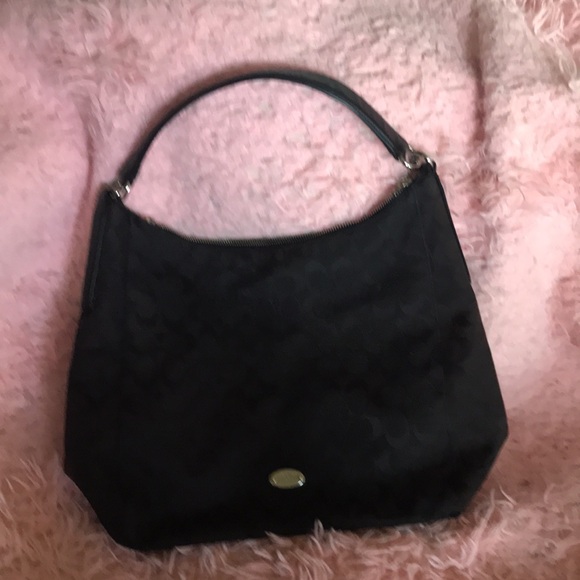 Elegant Black Shoulder Bag with Silver Zip Detail - Picture 4 of 6
